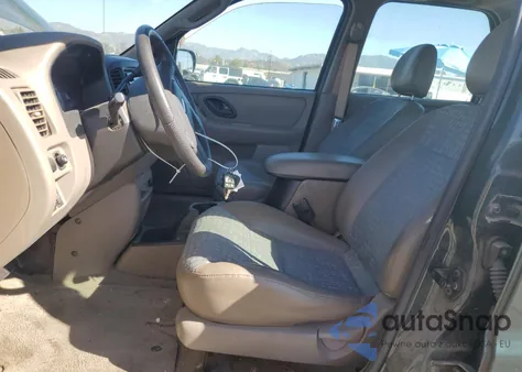 2002 Ford Escape Xls z USA, uszkodzony, nr VIN 1FMYU01182KD01293